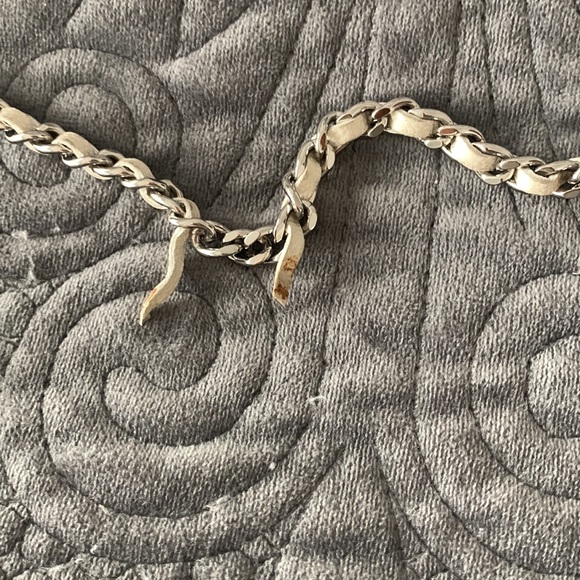 Chanel wallet on chain , used ,white ,with silver hardware - Picture 4 of 7